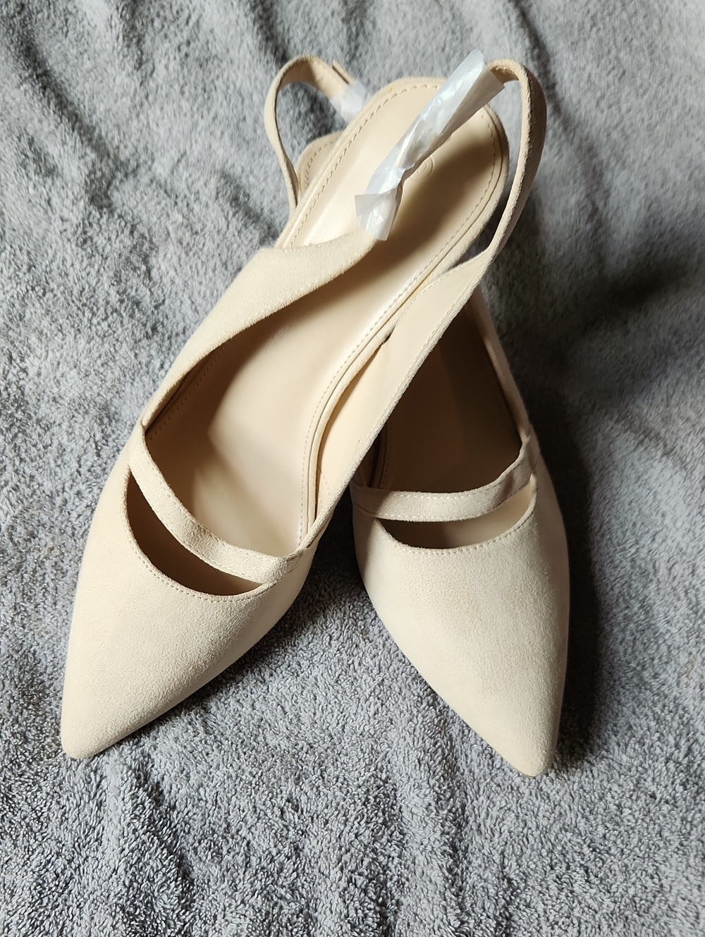 NWT // Women’s Beige Slingback Kitten Heels (10)